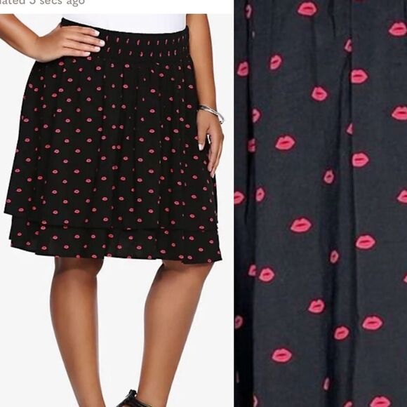 torrid black Lips Challis Skater Skirt - Picture 1 of 7